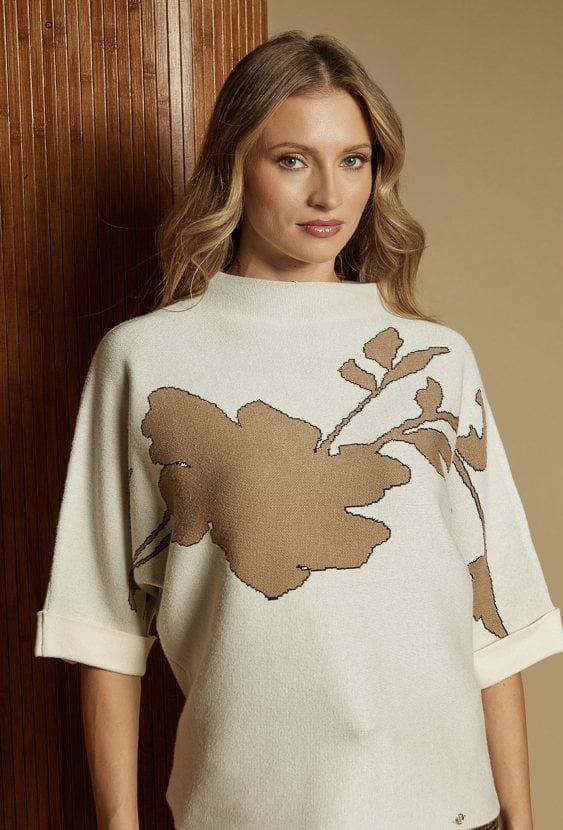 Sweter z kwiatowym motywem
