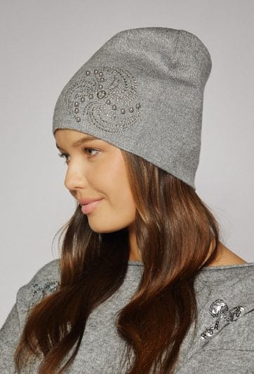 Czapka z aplikacjami