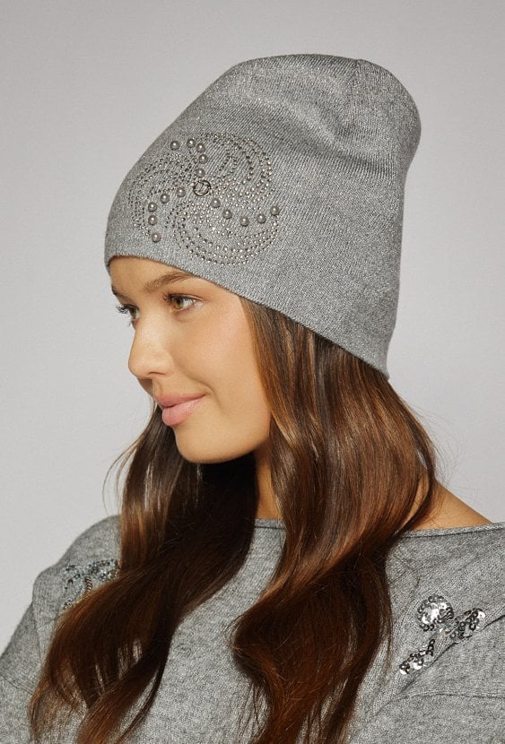 Czapka z aplikacjami