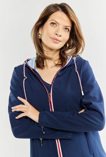 Przejściowa kurtka z kapturem