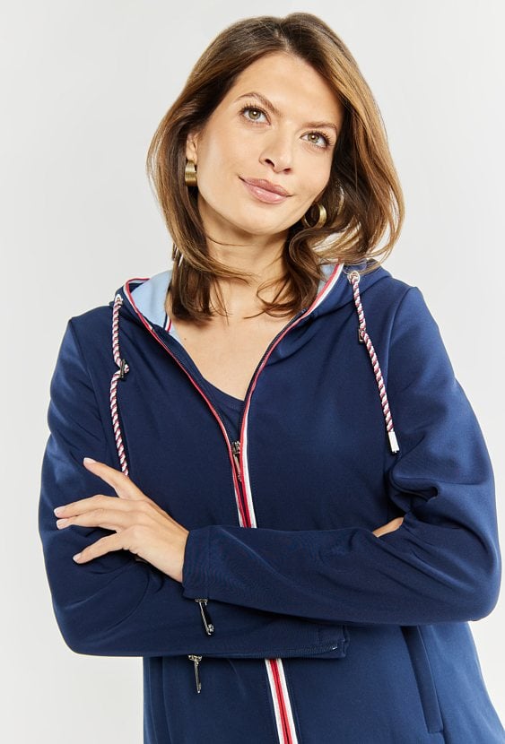 Przejściowa kurtka z kapturem