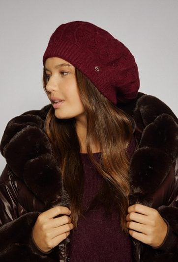 Beret z delikatnym splotem