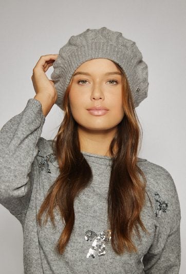 Beret z delikatnym splotem