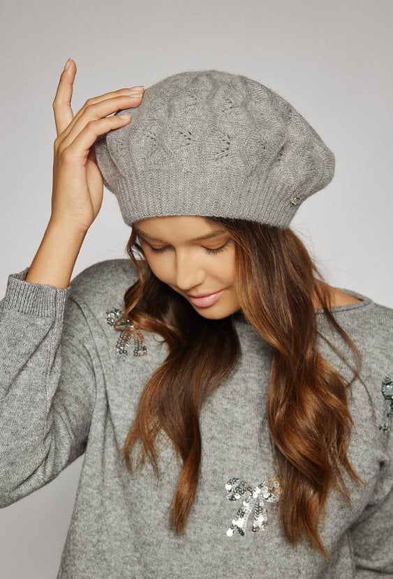 Beret z delikatnym splotem