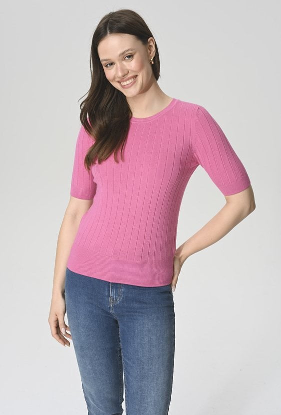 Różowy sweterek w prążek