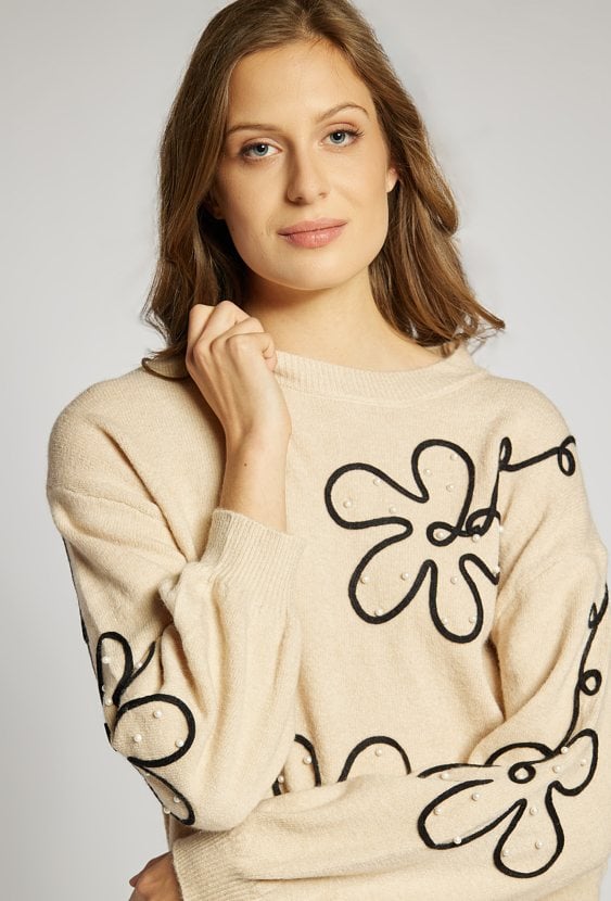 Sweter z kwiatowym wzorem