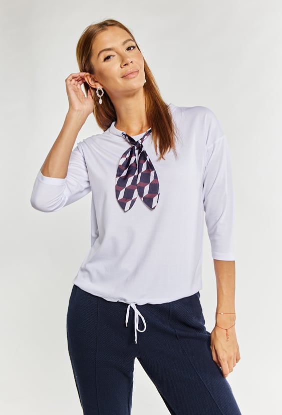 Elegancki T-shirt z kokardą