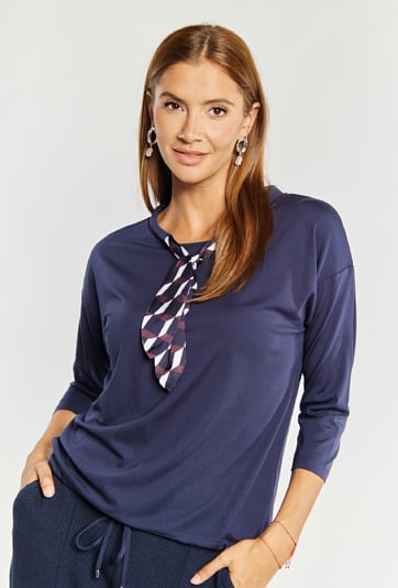 Elegancki T-shirt z kokardą