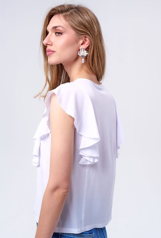 Biała bluzka z ozdobnym rękawem