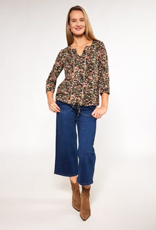 Wzorzysta bluzka z wiązaniem