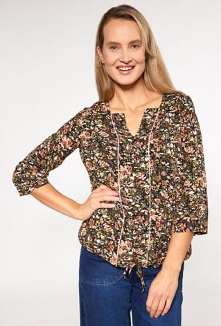 Wzorzysta bluzka z wiązaniem