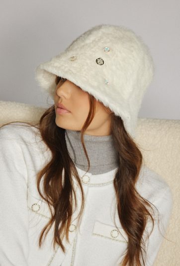 Czapka o puszystej fakturze