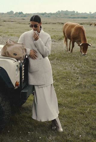 Satynowa spódnica midi