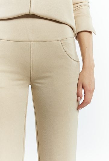 Spodnie damskie z szerokimi nogawkami