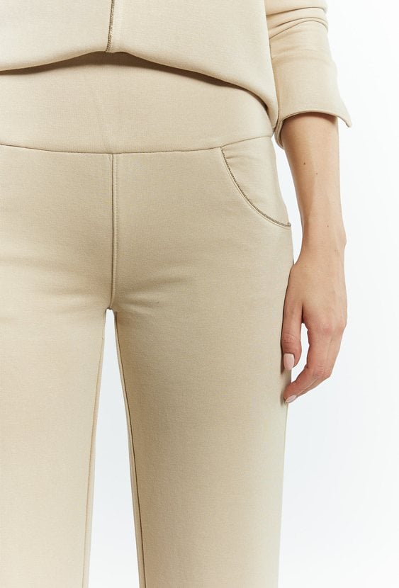 Spodnie damskie z szerokimi nogawkami