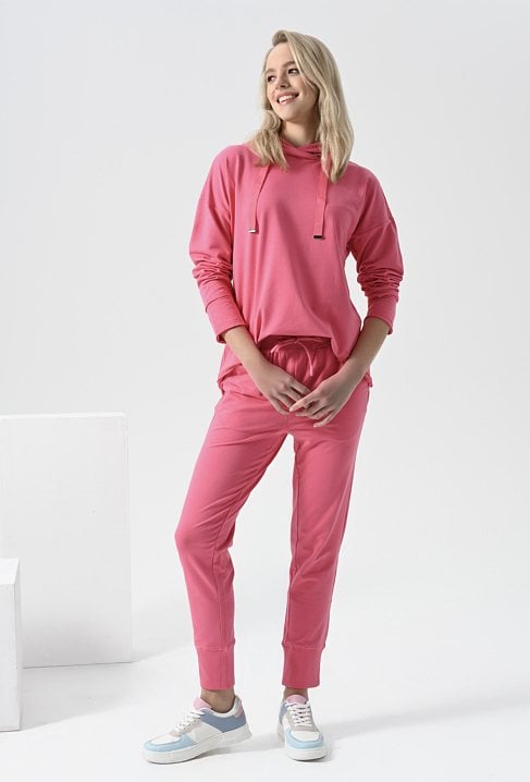 Różowe spodnie dresowe