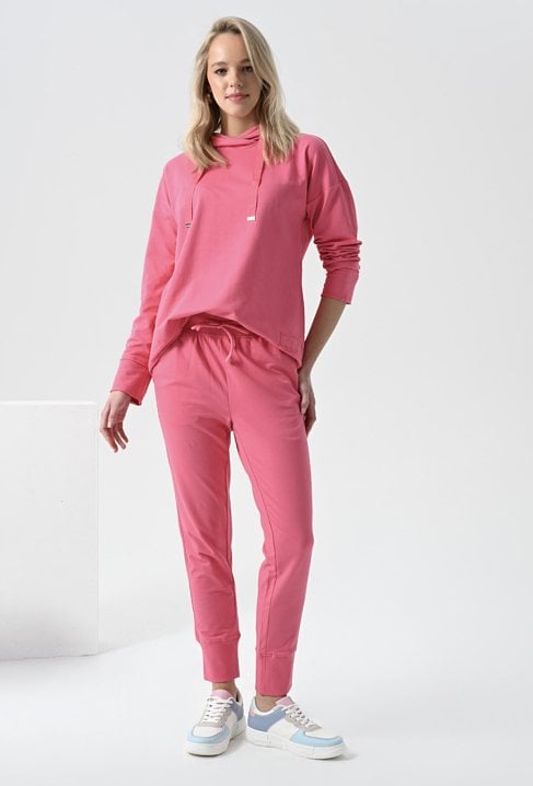 Różowe spodnie dresowe