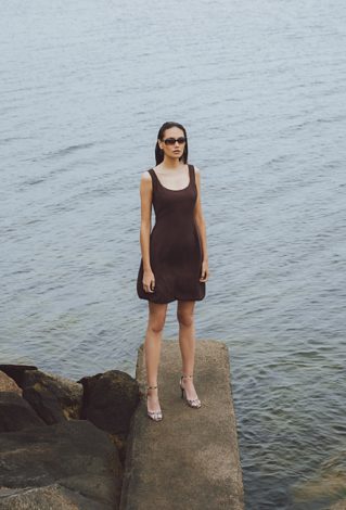 Sukienka ze ściągaczem na dole