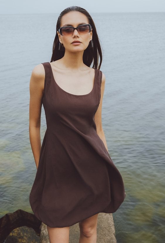 Sukienka ze ściągaczem na dole