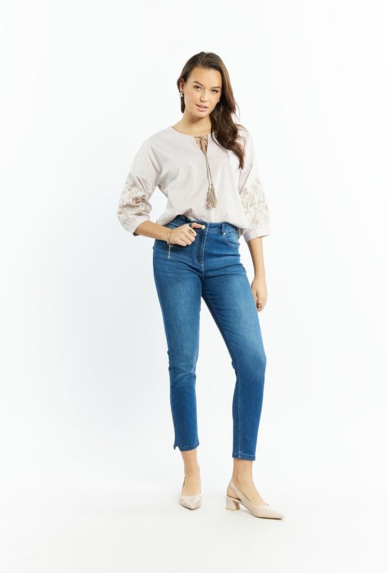 Jeansy o dopasowanym kroju