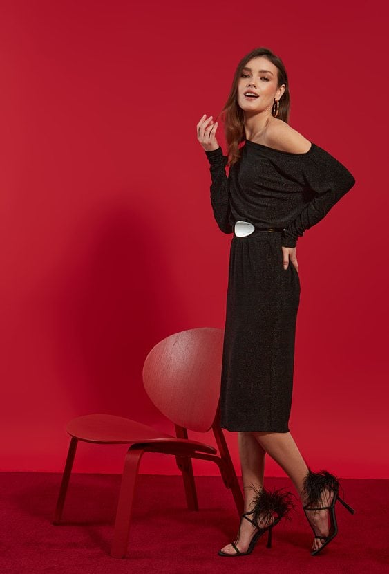 Połyskująca sukienka z długim rękawem