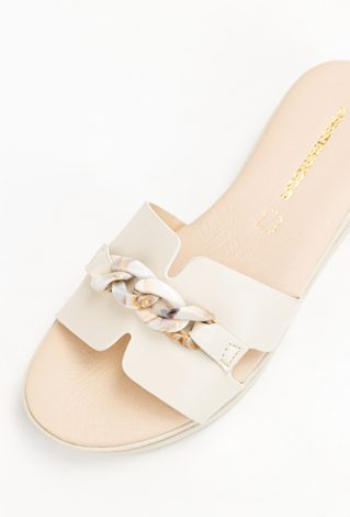 Białe klapki z klamrą AMBRA