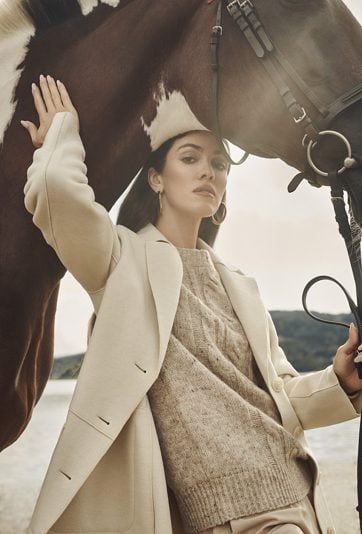 Sweter damski z delikatnym splotem