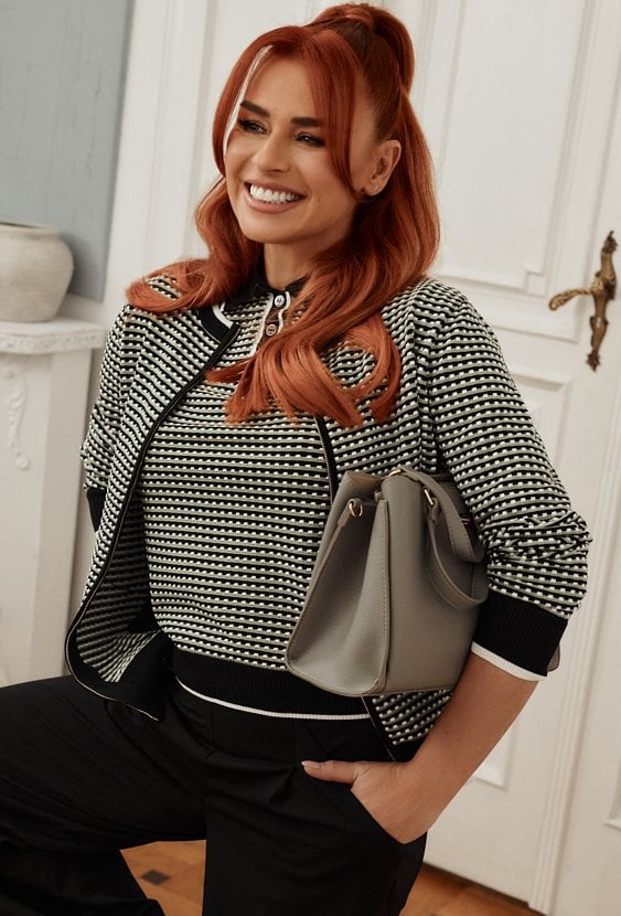 Sweter damski z kołnierzykiem