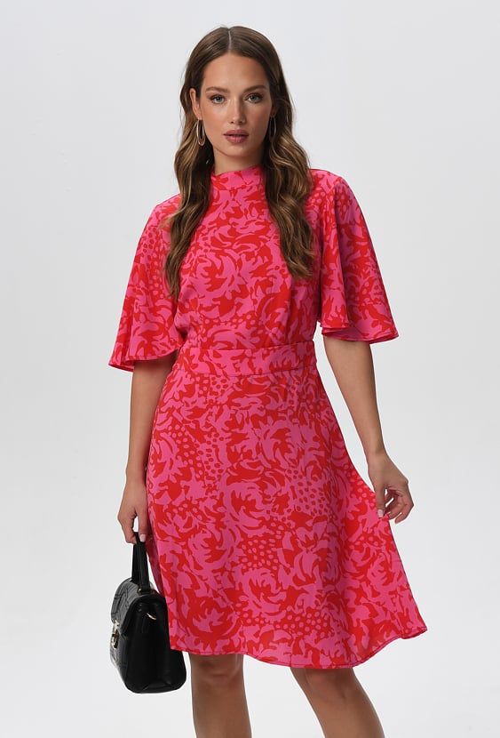 Sukienka w różowo- czerwony print