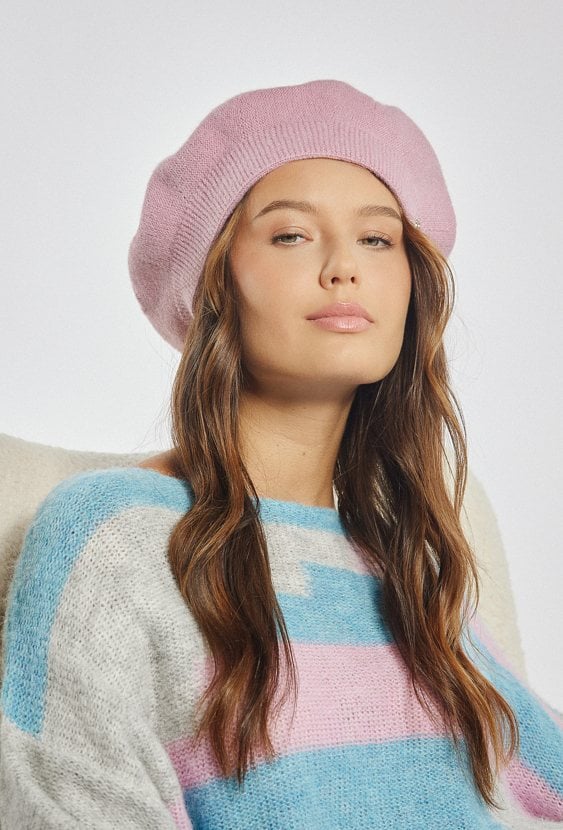 Beret ze zdobieniami