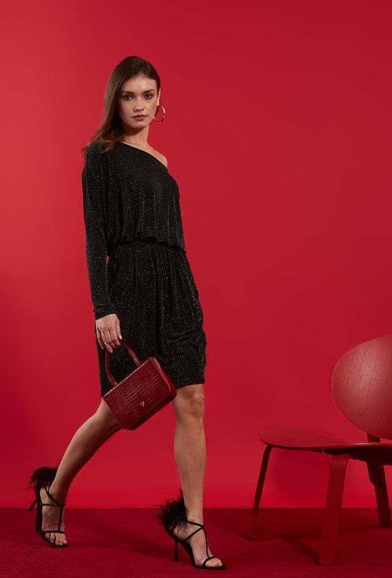 Połyskująca sukienka z długim rękawem