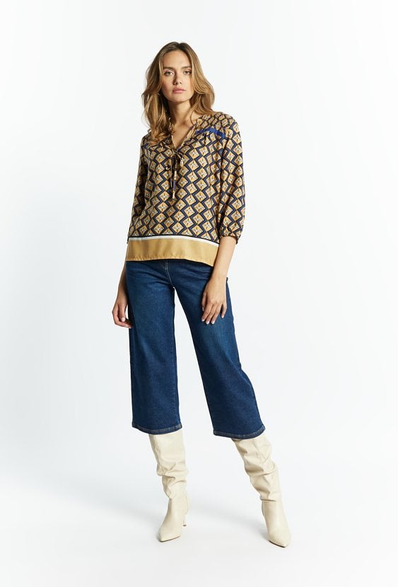 Wzorzysta bluzka z marszczeniem