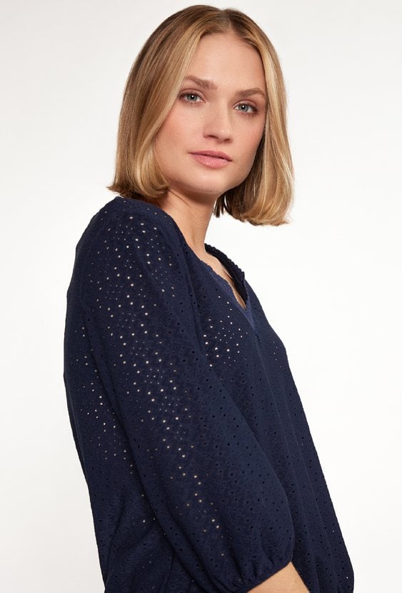 Ażurowa bluzka ze ściągaczem