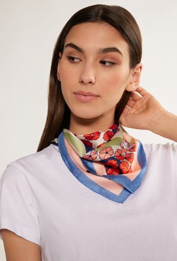 Apaszka w różnorodny wzór z miękkiej satyny