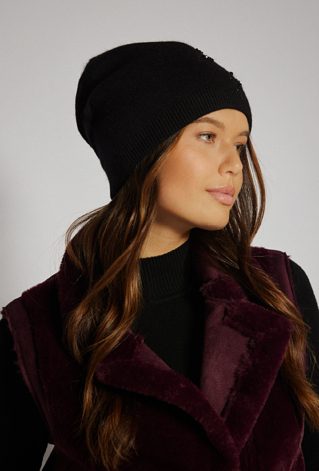 Czapka damska ze zdobieniem