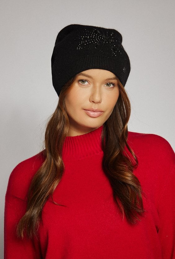 Czarna czapka damska