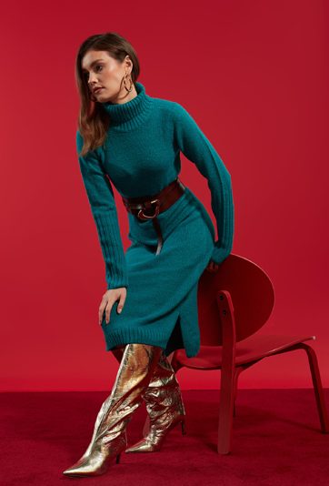 Dzianinowa sukienka z golfem