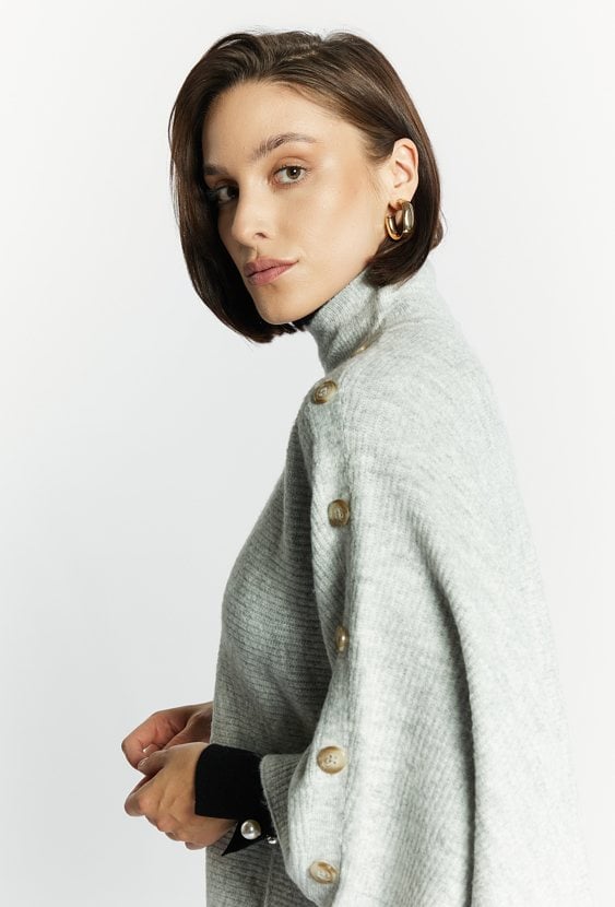 Sweter damski o luźnym kroju