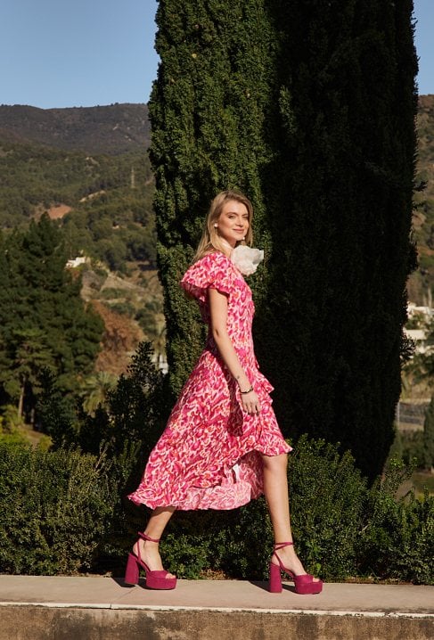 Wiskozowa sukienka w różowe kwiaty