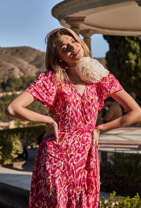 Wiskozowa sukienka w różowe kwiaty