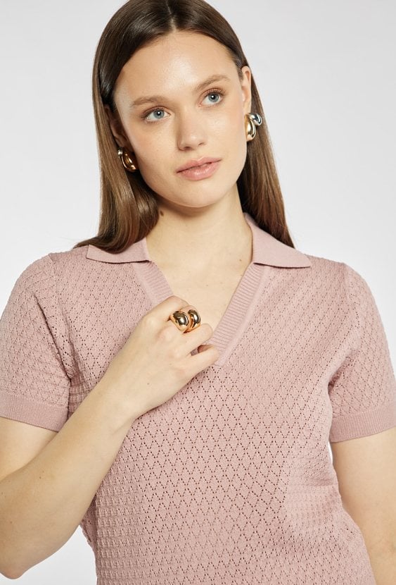 Sweter z kołnierzem