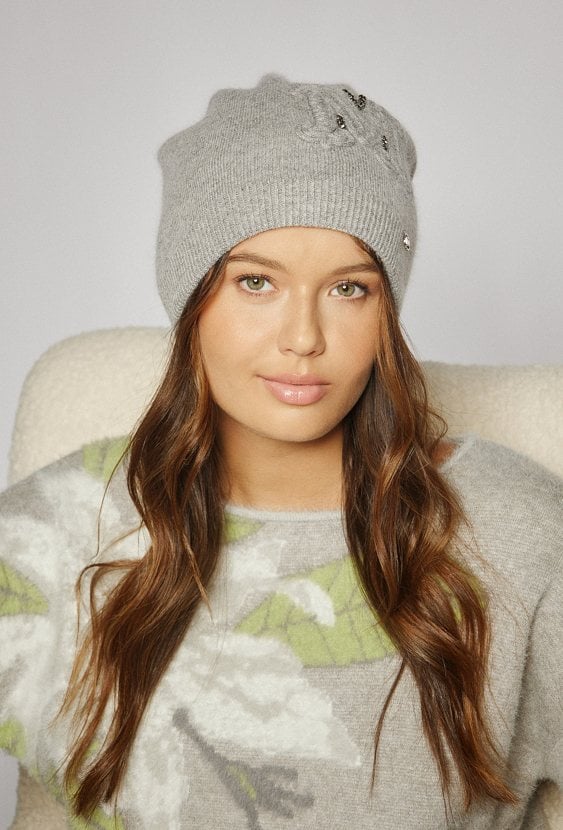 Czapka z dżetami i koralikami