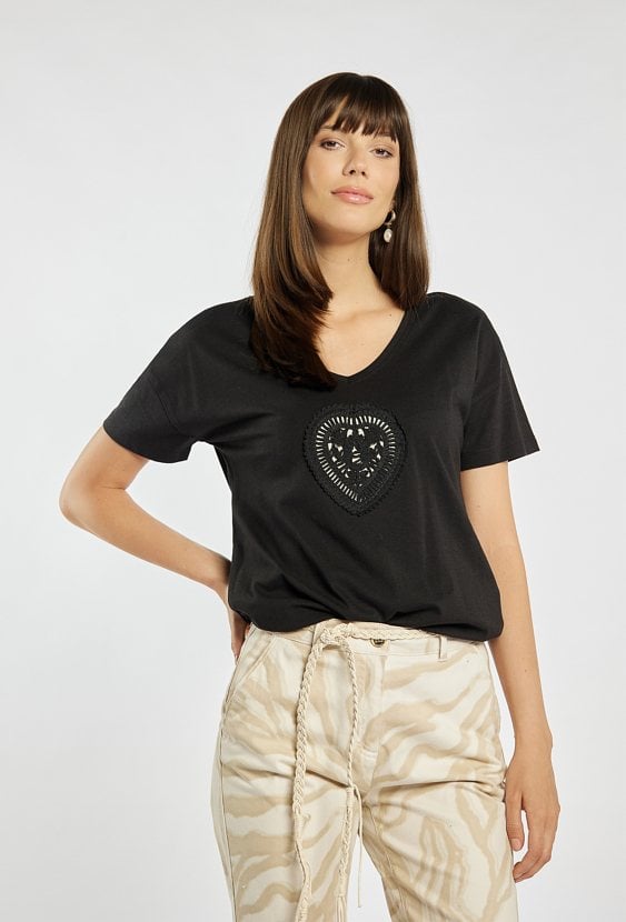 T-shirt z ażurowym sercem