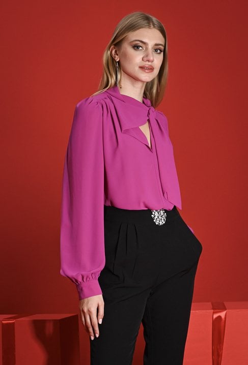 Różowa bluzka z szarfą