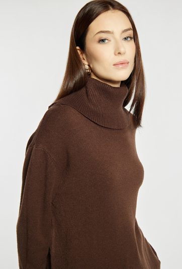 Sweter damski z golfem