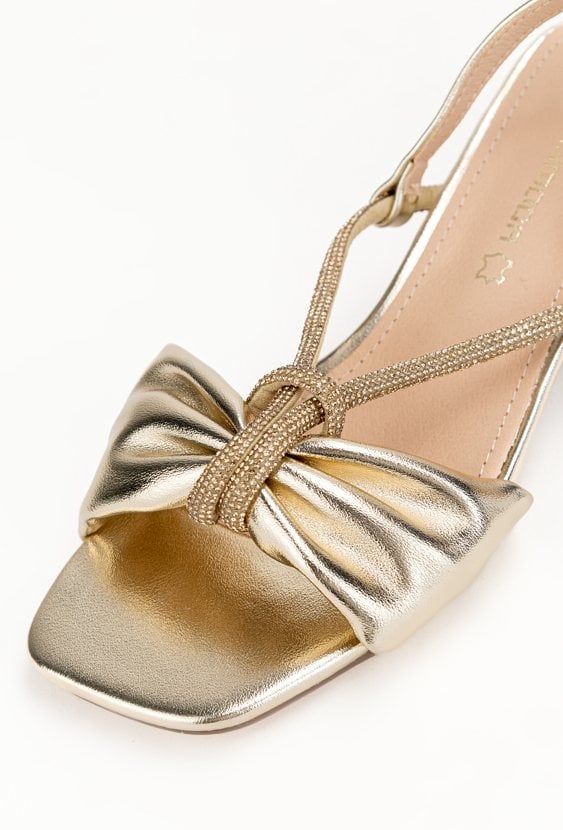 Sandały o eleganckim kształcie