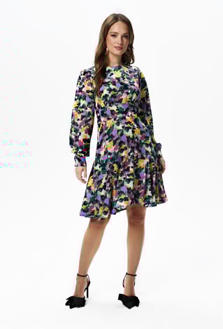 Krótka sukienka w kolorowy print