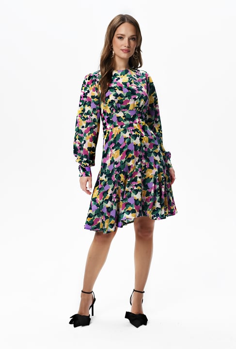 Krótka sukienka w kolorowy print