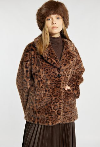 Czapka z miękkiego, futrzanego materiału