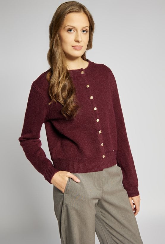 Sweter z ozdobnymi guzikami